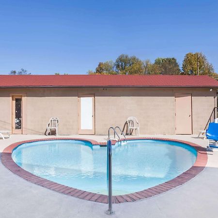 Travelodge By Wyndham Clarksville Dış mekan fotoğraf