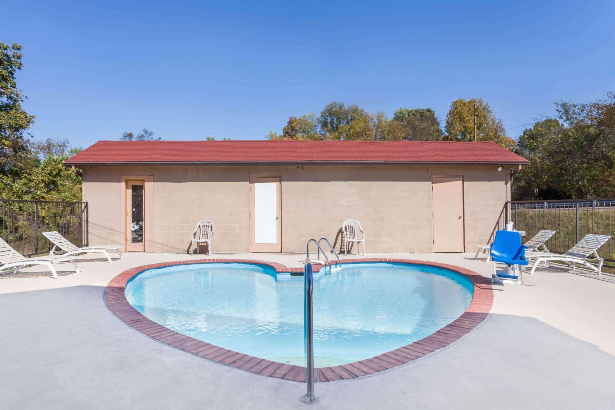 Travelodge By Wyndham Clarksville Dış mekan fotoğraf