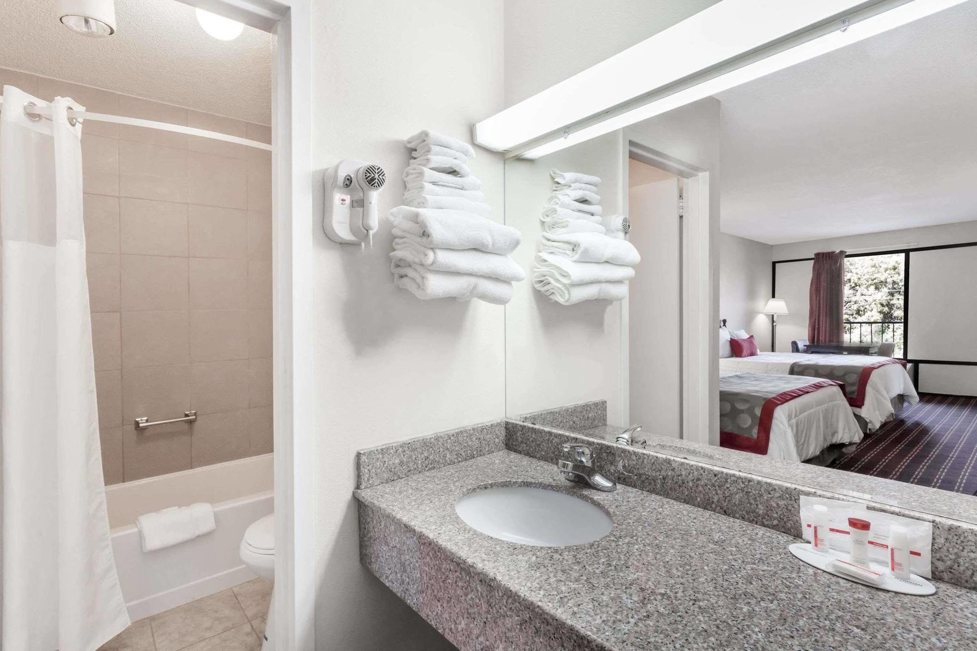 Travelodge By Wyndham Clarksville Dış mekan fotoğraf